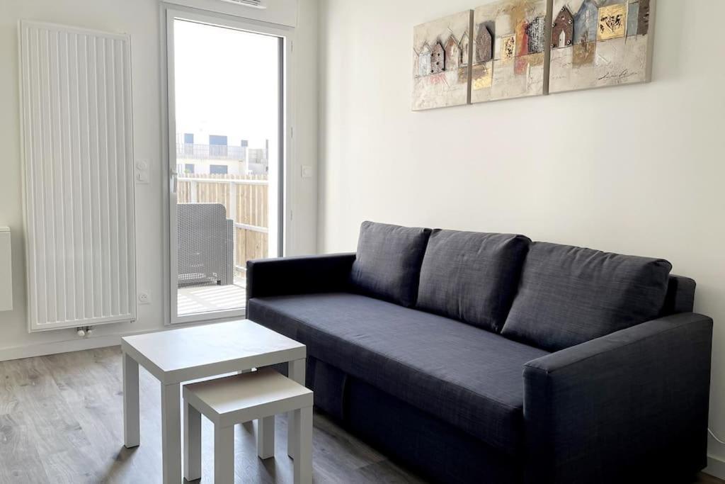 Appartement Avec Balcon Et Parking! *